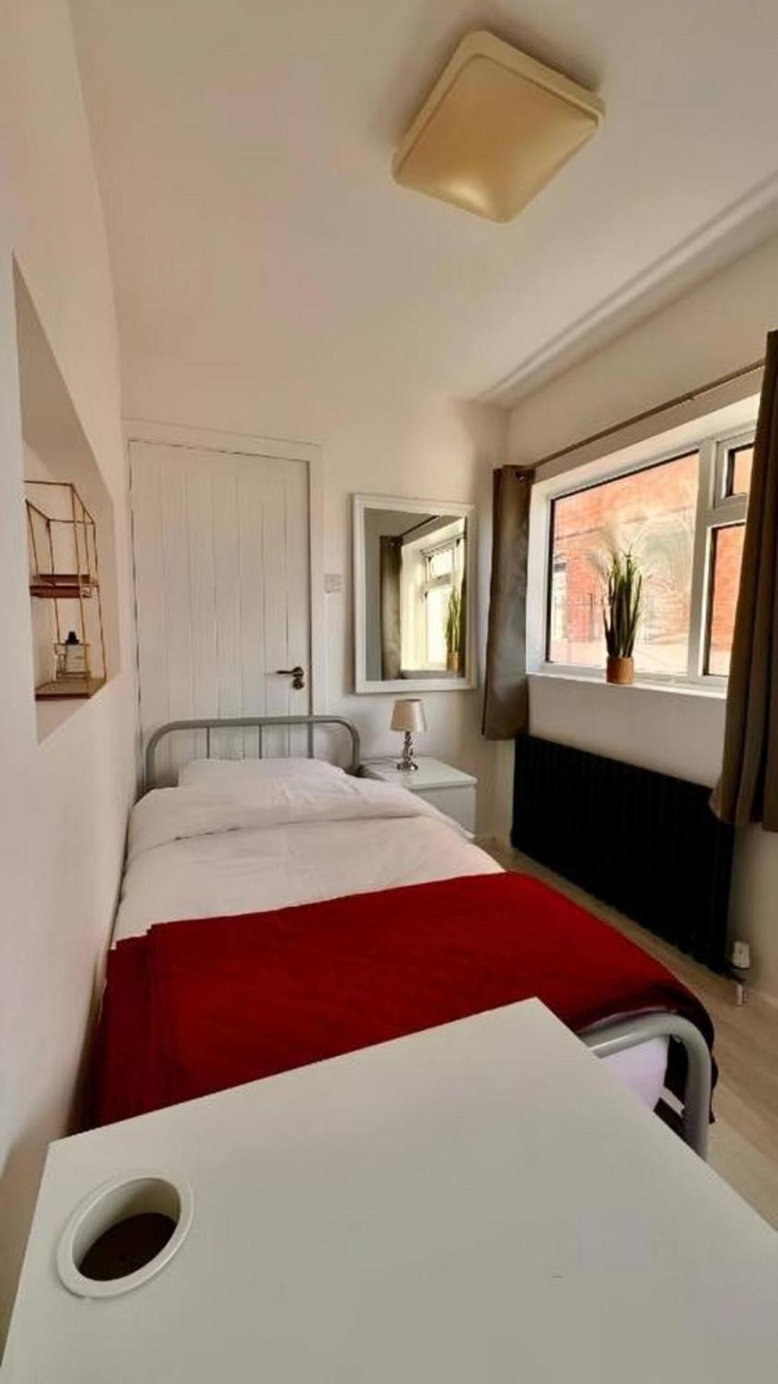 Private Single Room With Ensuite In Chorlton Manchester Exteriör bild