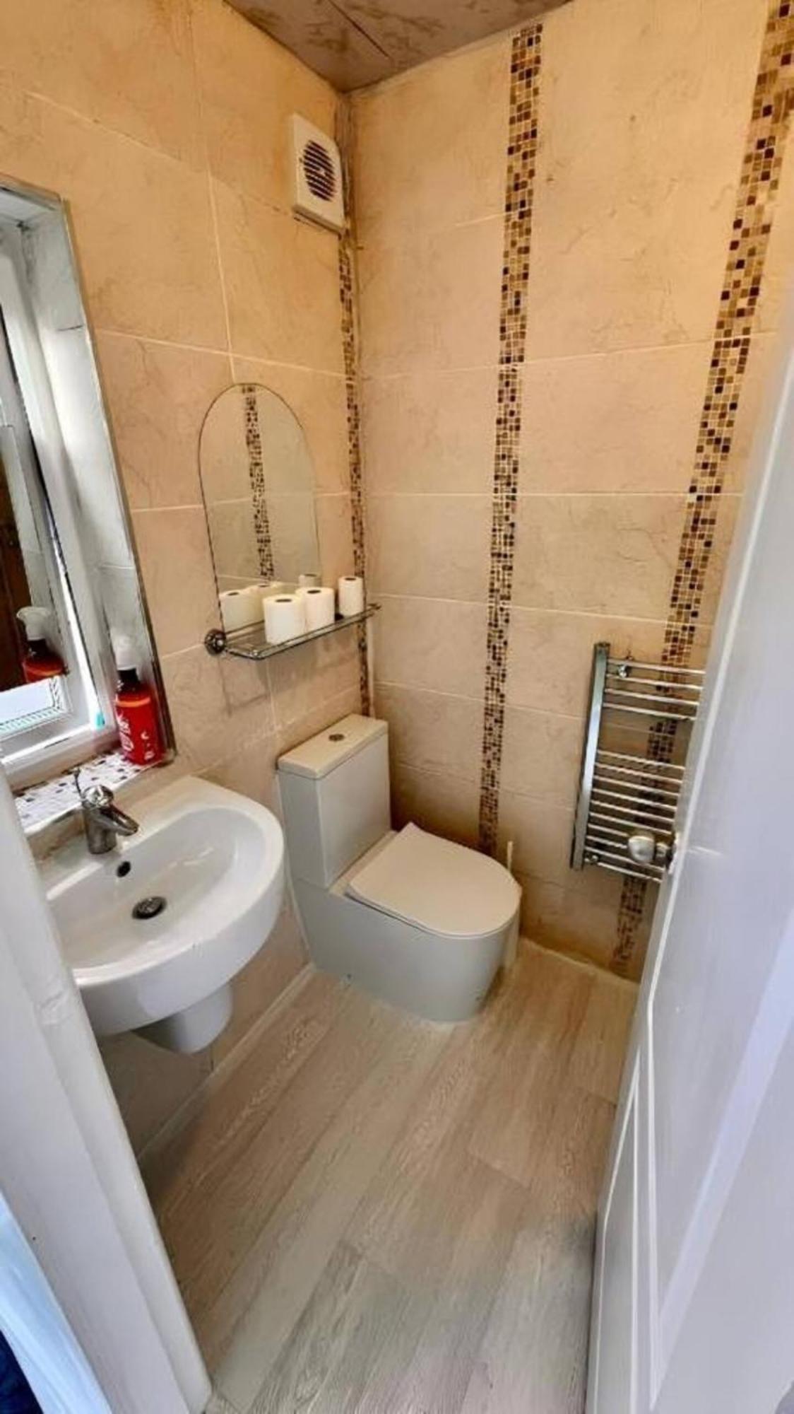 Private Single Room With Ensuite In Chorlton Manchester Exteriör bild
